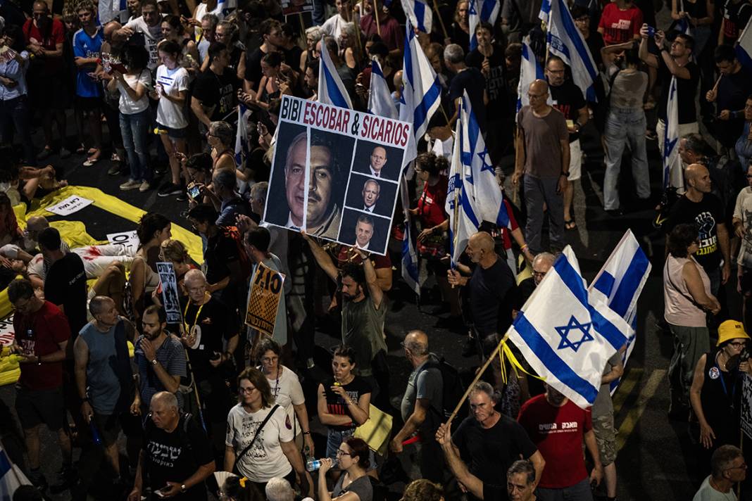 On binlerce İsrailli  sokaklara döküldü! Esir takası anlaşması ve erken seçim istiyorlar 3